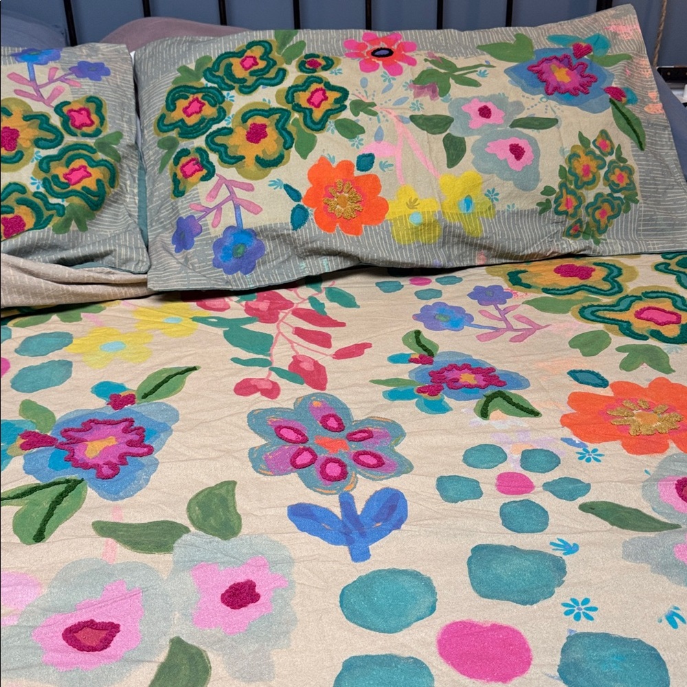 NATURAL LIFE Colorful Floral Quilt with Pink Accents - Picture 5 of 5